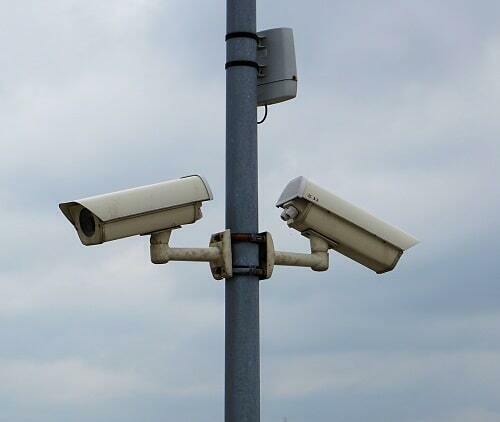 Attach the security camera to the mount bracket Attach the security camera to the mount bracket