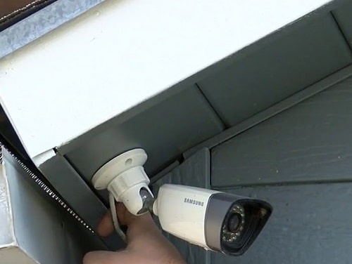 security camera with an Anti-theft chain