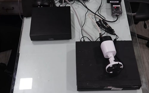 Establish a wired or wireless connection between NVRs Establish a wired or wireless connection between NVRs