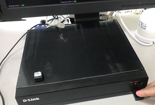 Power the NVR and link IP cameras Power the NVR and link IP cameras